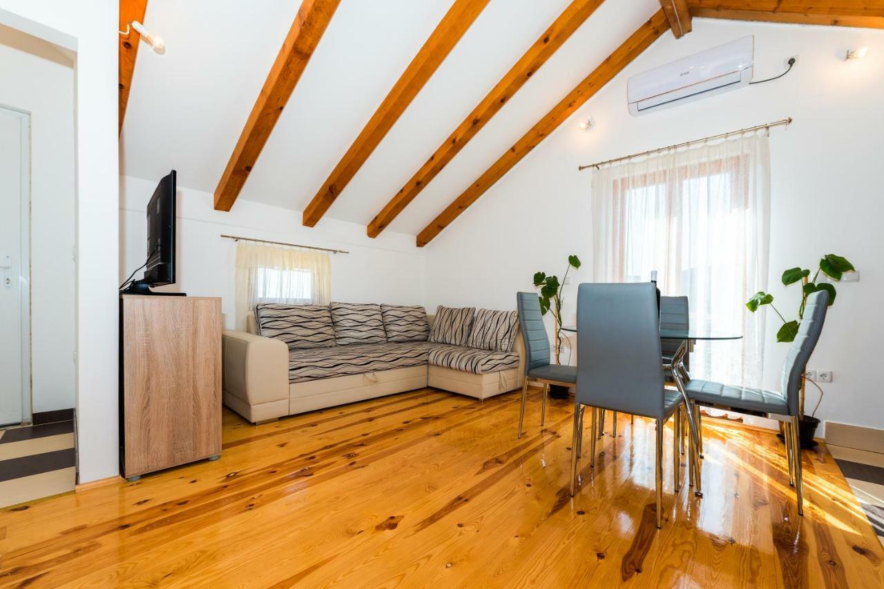 Apartment Bogdanovic Tisno Buitenkant foto